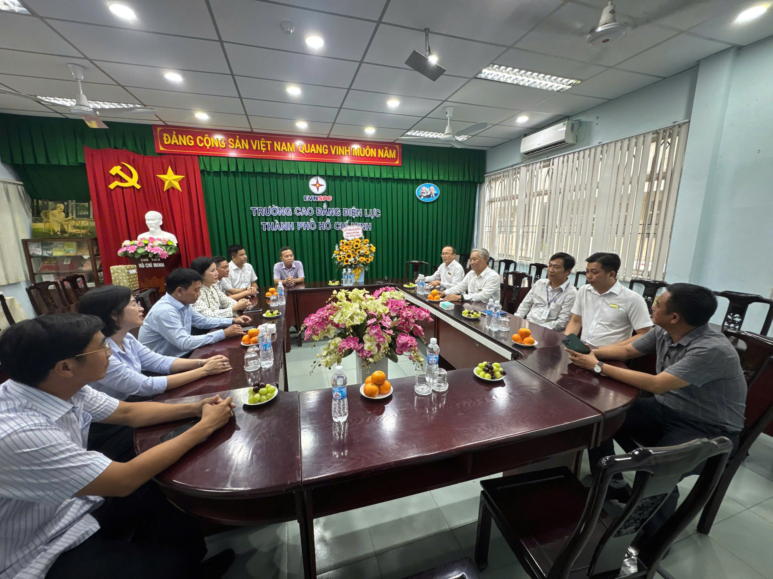 Hội Doanh nghiệp Phường An Phú Đông thăm và làm việc tại Trường Cao đẳng Điện lực
